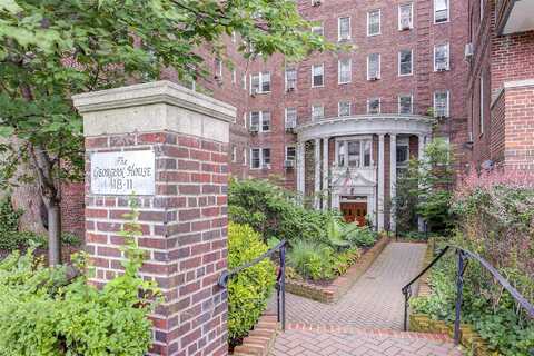 118-11 84th Avenue, Kew Gardens, NY 11415