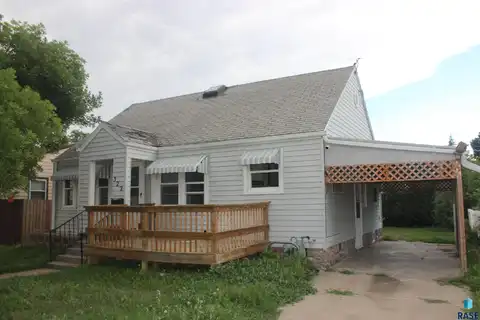 322 Pawnee St, Pierre, SD 57501