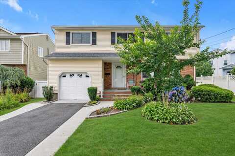 854 Oakland Court, North Bellmore, NY 11710