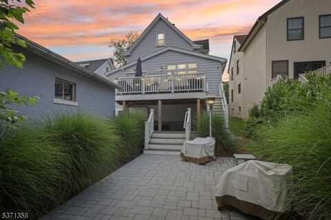 82 Elmwood Rd, Verona, NJ 07044