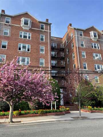 55 Grand Avenue, Rockville Centre, NY 11570