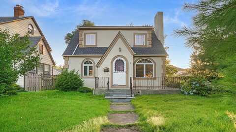5 Garfield Place, Roslyn Heights, NY 11577