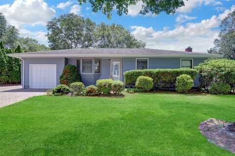 2 Dreamland Street, Mastic, NY 11950