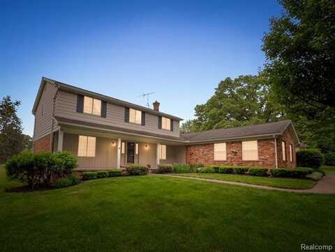 2165 Jason Drive, Commerce Township, MI 48382
