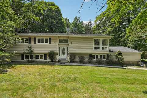 11 Lancaster Lane, Chestnut Ridge, NY 10952