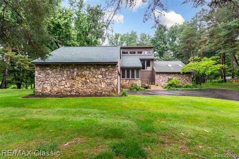 1222 Manderly Drive, Milford, MI 48381