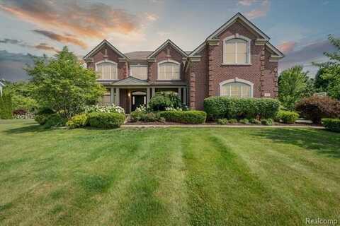2451 Woodridge Court, Milford, MI 48380