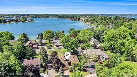 3234 Pine Lake Road, West Bloomfield, MI 48324