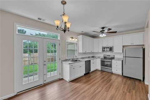 725 Creekside Crescent, Chesapeake, VA 23320