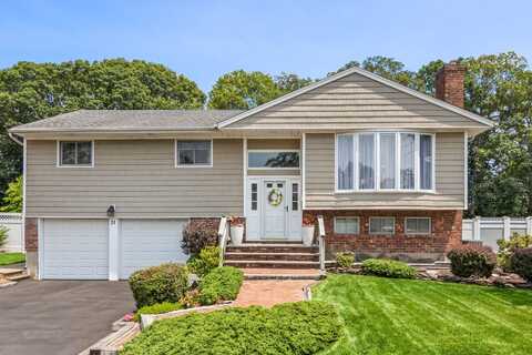 31 Sterling Lane, Smithtown, NY 11787