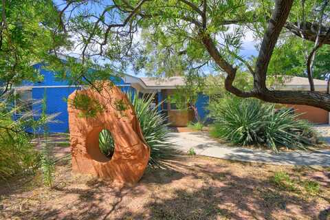 1724 CHACOMA Place SW, Albuquerque, NM 87104