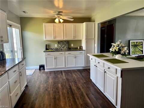 247 E McGinnis Circle, Norfolk, VA 23502