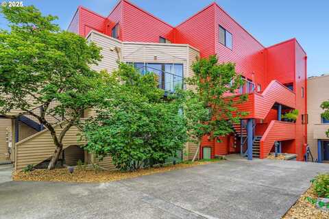 930 NW NAITO PKWY, Portland, OR 97209