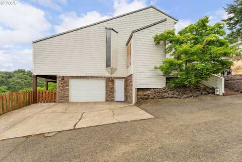 916 NE MALHEUR AVE, Roseburg, OR 97470
