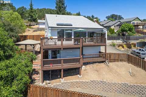 916 NE MALHEUR AVE, Roseburg, OR 97470