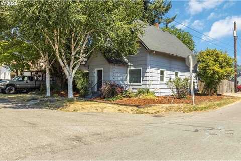 546 4TH AVE, Castle Rock, WA 98611