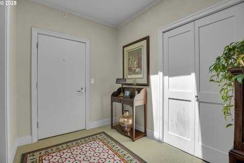 305 S MONTGOMERY ST, Portland, OR 97201