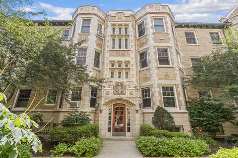 542 W Brompton Avenue, Chicago, IL 60657
