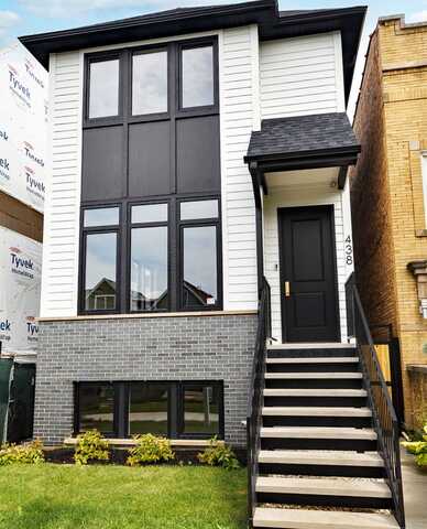 2438 W Berteau Avenue, Chicago, IL 60618