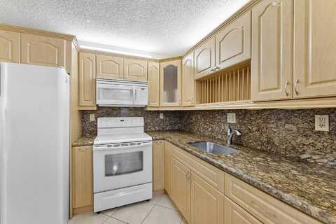 9440 SW 8th Street, Boca Raton, FL 33428
