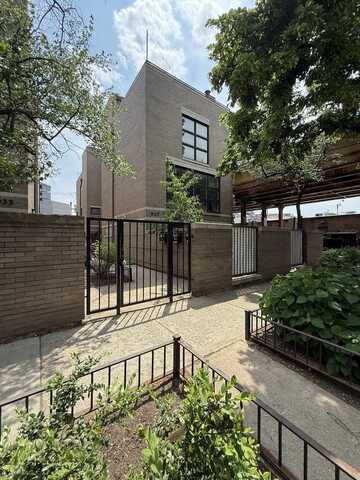 937 W Wrightwood Avenue, Chicago, IL 60614