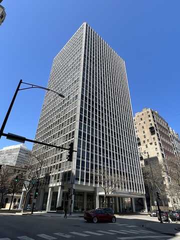 2400 N Lakeview Avenue, Chicago, IL 60614