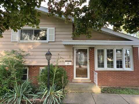 19 N Addison Road, Villa Park, IL 60181