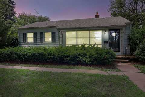 950 PENNSYLVANIA Avenue, Aurora, IL 60506
