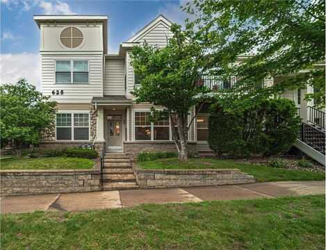 625 Wesley Commons Drive, Golden Valley, MN 55427