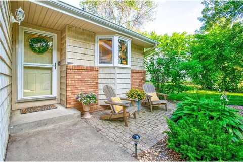 5130 Cottonwood Lane N, Plymouth, MN 55442