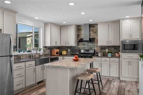 2501 Lowry Avenue NE, Saint Anthony, MN 55418