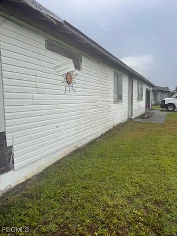 927 SW 25th Terrace, Cape Coral, FL 33914