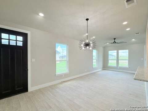 129 Camino Verde Ct, La Vernia, TX 78121