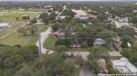 664 E North St, New Braunfels, TX 78130