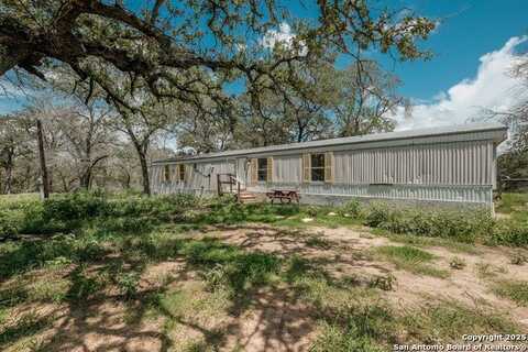 131 Flores Oaks, Floresville, TX 78114