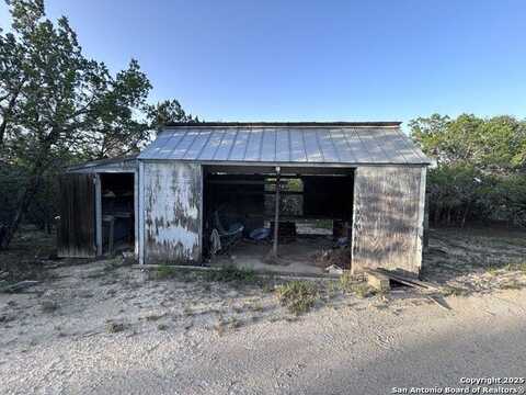 320 Frontier Ln, Bandera, TX 78003