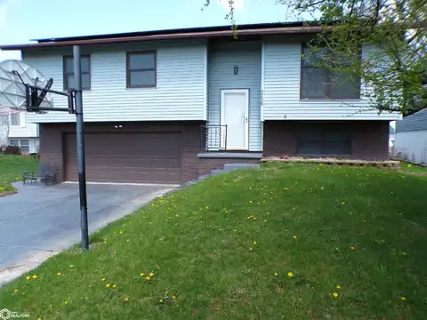 1215 Rolling Meadows Road, Marshalltown, IA 50158