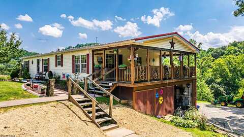 132 Dewey Avenue, Spraggs, PA 15362