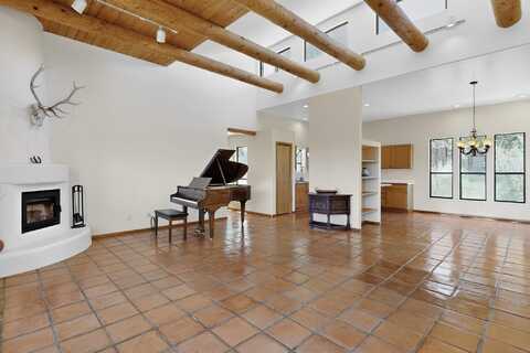 81 Apache Ridge Road, Santa Fe, NM 87505