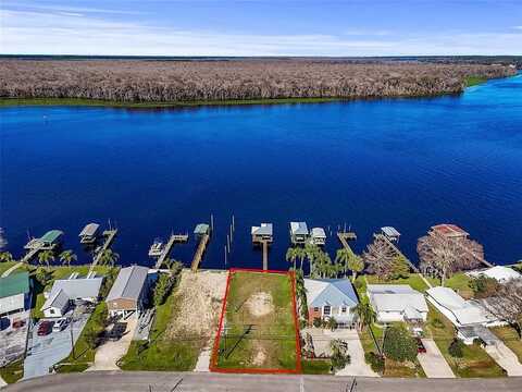 158 Beechers Point Dr, Welaka, FL 32193