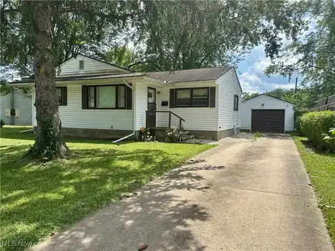 1345 Autumn Drive NW, Warren, OH 44485