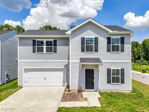 677 Crossings Lane, Akron, OH 44320