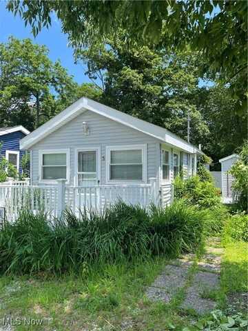 5825 Lake Road, Ashtabula, OH 44004