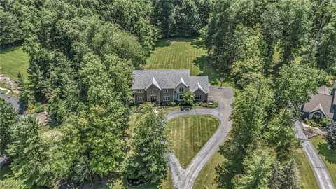 103 Champion Lane, Chagrin Falls, OH 44022