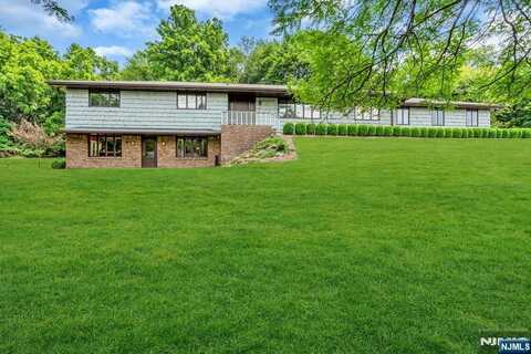 366 Saddle River Road, Upper Saddle River, NJ 07458