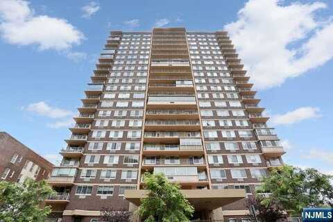2150 Center Avenue 17 B, Fort Lee, NJ 07024