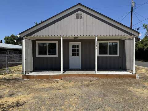 1327 Saling Avenue, Medford, OR 97504