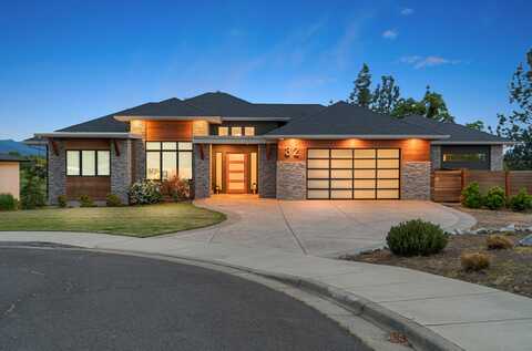 32 Pebble Creek Drive, Eagle Point, OR 97524