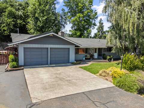 3365 Green Acres Drive, Central Point, OR 97502