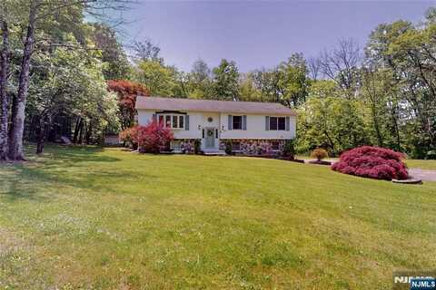 555 Morsetown Road, West Milford, NJ 07480